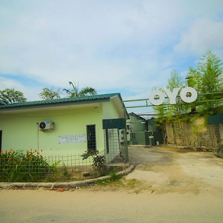 Oyo 1596 Taman Homestay Syariah Dumai Exterior photo