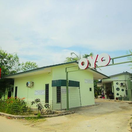Oyo 1596 Taman Homestay Syariah Dumai Exterior photo